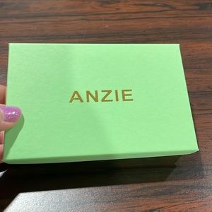 Anzie Box